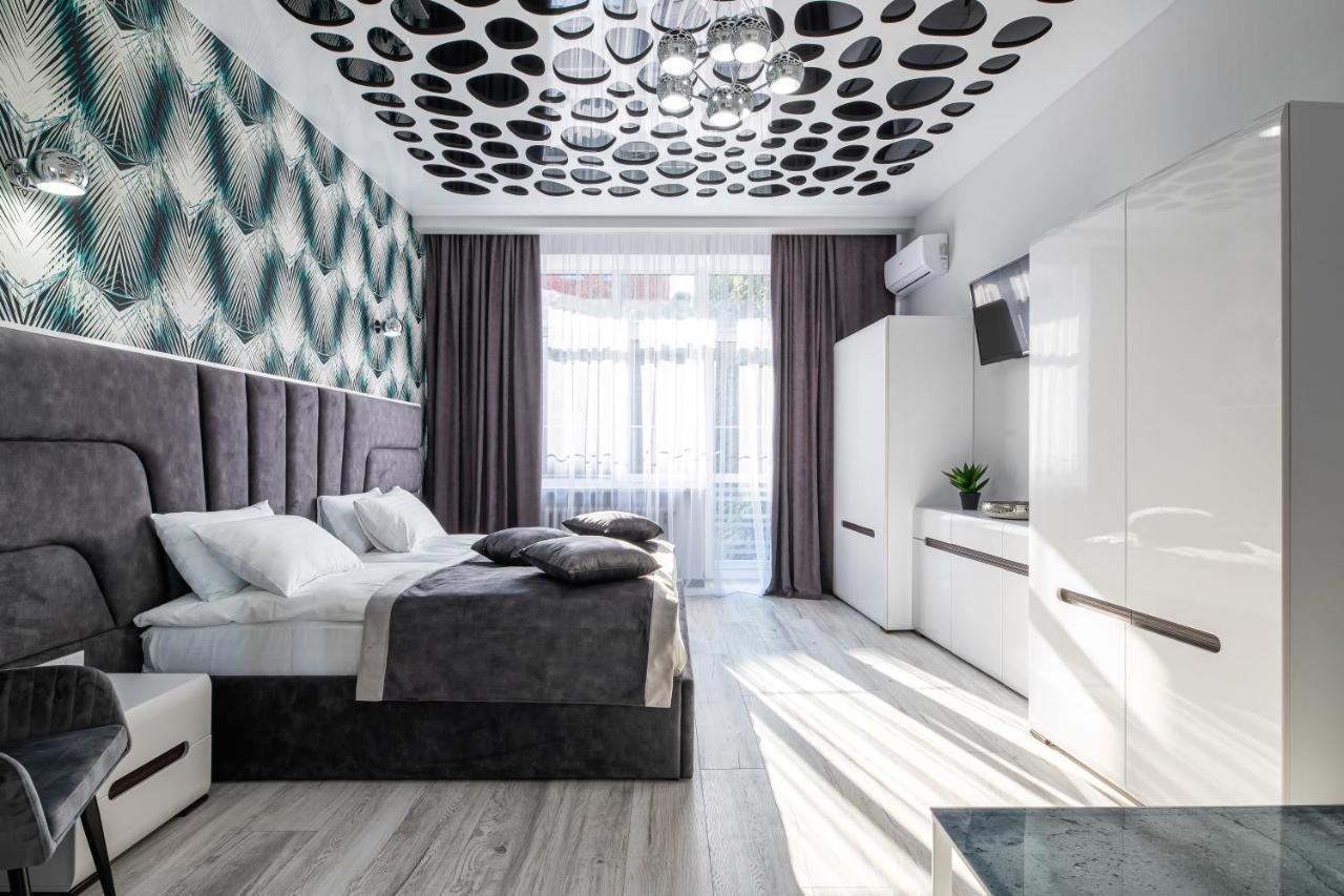 Levia Apartment-With 2 Bedrooms In The Old Town Lviv Buitenkant foto