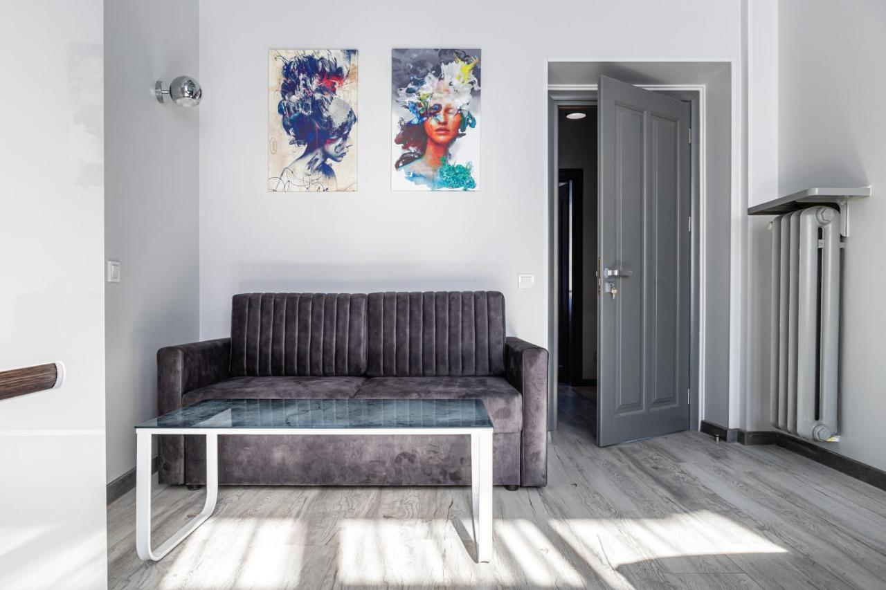 Levia Apartment-With 2 Bedrooms In The Old Town Lviv Buitenkant foto