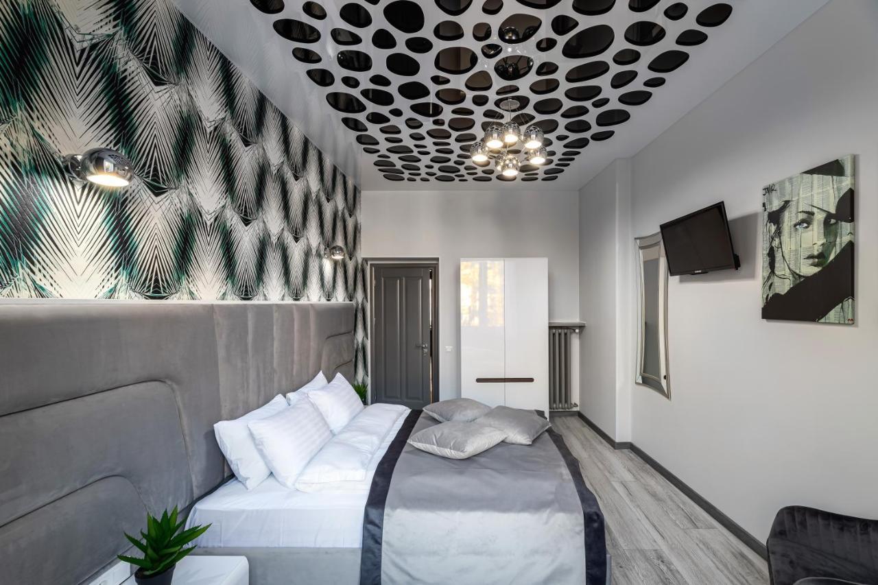 Levia Apartment-With 2 Bedrooms In The Old Town Lviv Buitenkant foto