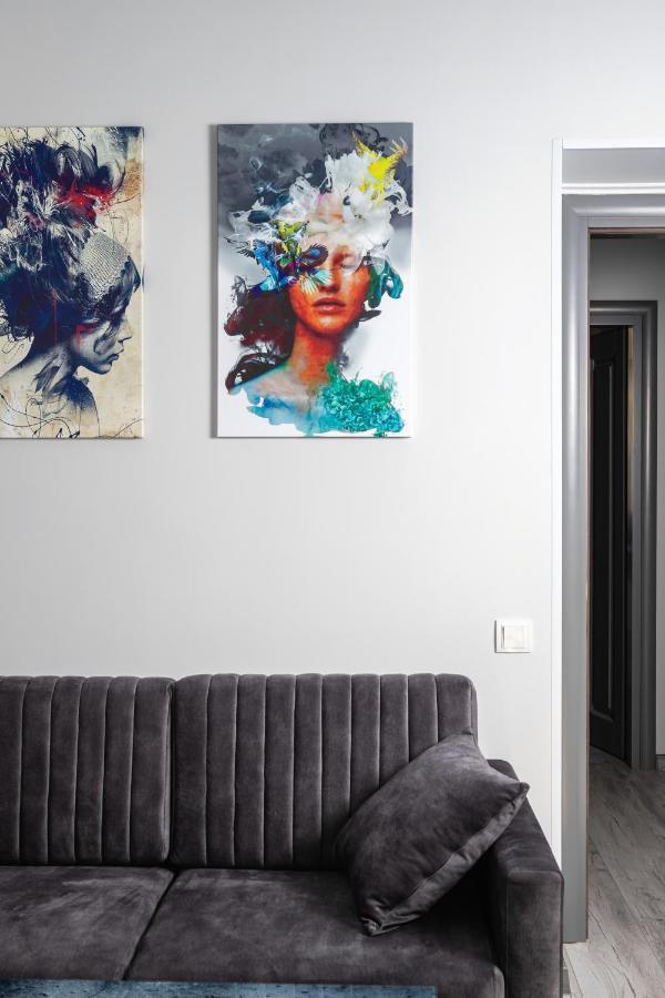 Levia Apartment-With 2 Bedrooms In The Old Town Lviv Buitenkant foto