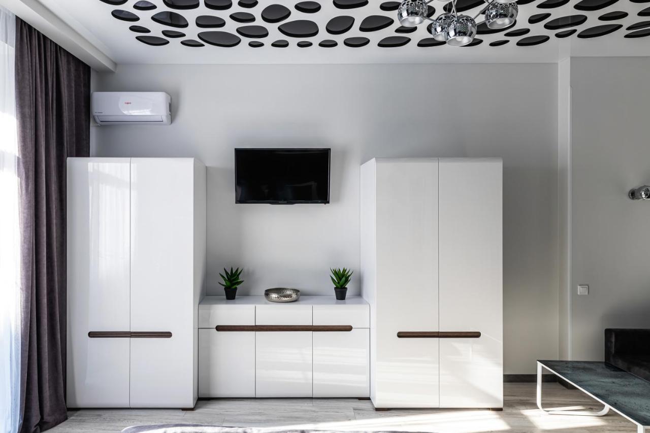 Levia Apartment-With 2 Bedrooms In The Old Town Lviv Buitenkant foto